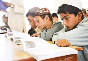 آغاز سال تحصیلی جدید در افغانستان
