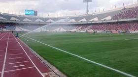 ویدئو| آبیاری دستی چمن ورزشگاه آزادی قبل بازی استقلال و ملوان