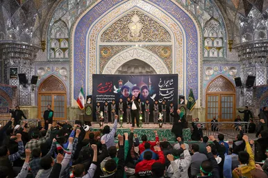 زيارت نوجوانان مشهدی به نيابت از شهداي نوجوان حادثه تروريستی شاهچراغ