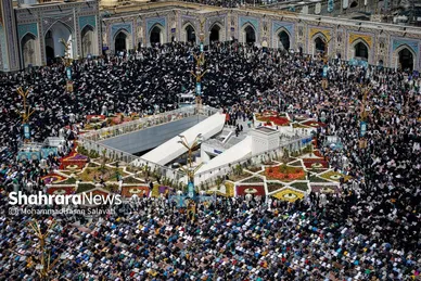 گزارش تصویری | لحظه تحویل سال در حرم مطهر امام رضا (ع)