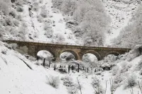 ویدئو| منظره زیبای برفی در پل‌سفید سوادکوه