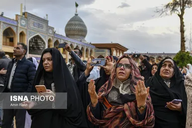 لحظه تحویل سال ۱۴۰۳ در حرم حضرت شاهچراغ (ع)