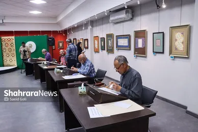 گزارش تصویری | رویداد هم‌نویسی «حصن حصین» با حضور استادان خوشنویسی مشهد در نگارخانه رضوان