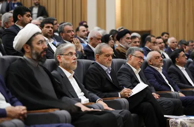 گزارش تصویری | عکس‌هایی از حضور رئیس جمهور در مراسم آغاز سال تحصیلی دانشگاه‌ها در دانشگاه تهران