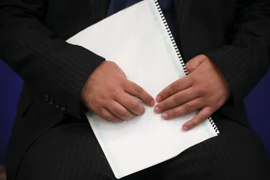 نشست صمیمانه شهردار با روشندلان در محفل انس با قرآن