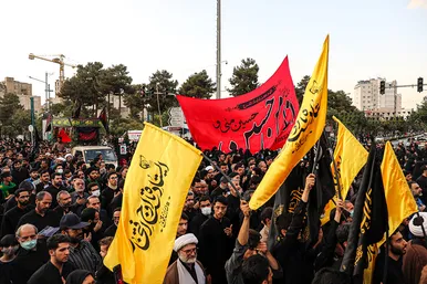 تشییع پیکر مطهر 5 شهید مدافع حرم در مشهد