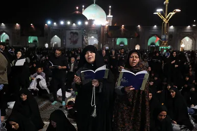 مراسم احیاء شب 21 ماه رمضان در حرم مطهر رضوی