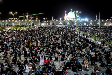 مراسم احیاء شب ۱۹ ماه رمضان در حرم مطهر رضوی