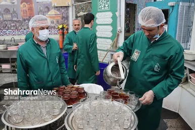 میزبانی قائم‌شهری‌ها از زائران رضوی در چایخانه امام رضا (ع)