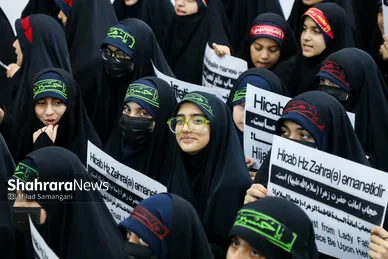 گزارش تصویری | حمایت دانش‌آموزان مشهدی از دختران محجبه جمهوری آذربایجان (۲۲ مهر ۱۴۰۵)