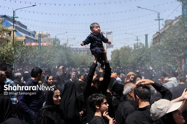 عکس| دسته‌‌روی عزاداران عاشورای حسینی به سمت حرم مطهر رضوی