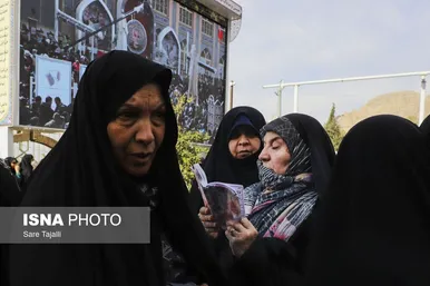 عکس‌هایی از مراسم سالگرد شهادت حاج قاسم سلیمانی در گلزار شهدای کرمان