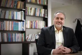 افشین علا با یک شعر جنجالی از &laquo;پیروزی&zwnj;های بزرگ&raquo; یمنی&zwnj;ها تمجید کرد