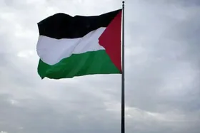 اهتزاز پرچم فلسطین در سفارت فلسطین در لندن + فیلم