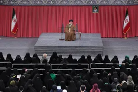 دیدار هزاران نفر از بانوان کشور با رهبر معظم انقلاب | آیت&zwnj;الله خامنه&zwnj;ای: حضرت زهرا (س)، الگوی جاودان زن مسلمان است | فریب شعار&zwnj;ها و وسوسه&zwnj;ها را نخورید + فیلم