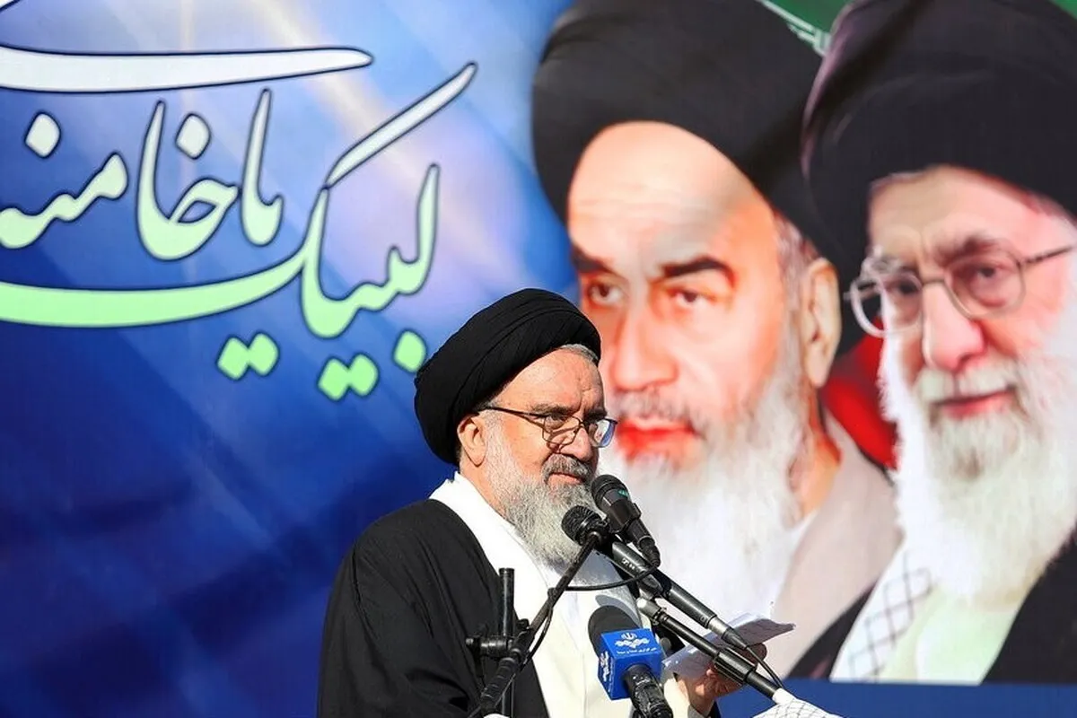 تجمع مردم قم در حمایت از مرجعیت و ‌ولایت‌| آیت‌الله خاتمی: هر کسی اغتشاشات را اعتراض بخواند، اغتشاش دیگری است