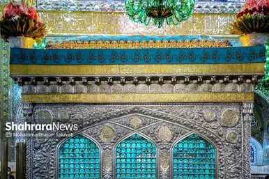 آیین تعویض گل‌های ضریح مطهر رضوی