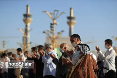 اقامه نماز عید سعید فطر در حرم مطهر امام رضا(ع)