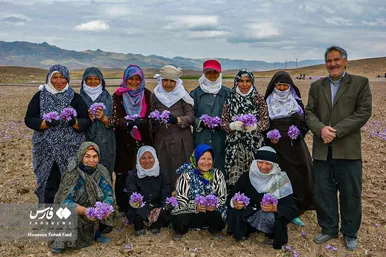 ایران زیباست | برداشت طلای سرخ در خراسان جنوبی