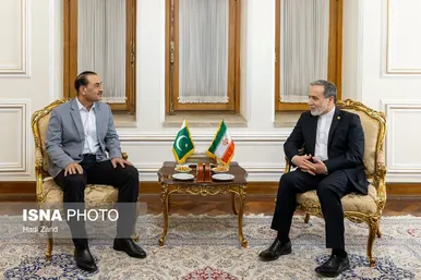 گزارش تصویری | دیدار فرمانده ارتش پاکستان با وزیر امورخارجه ایران