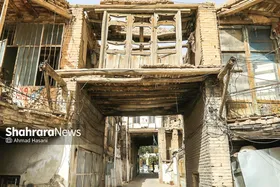 ویرانی کاروان&zwnj;سرای صدساله احمدیان یزدی در مشهد | سرای تاریخی که بین ۸۰۰ ساختمان تاریخ دار مغفول مانده است