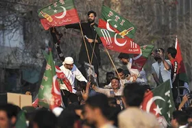 حامیان عمران خان به &laquo;تقلب&raquo; در انتخابات اعتراض کردند