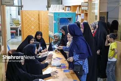 عکس‌هایی از دور دوم انتخابات ریاست جمهوری در مشهد (۵)