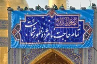 نصب کتیبه‌های نیمه شعبان در حرم امام رضا (ع) + فیلم