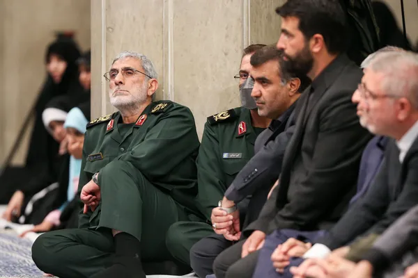 رهبر معظم انقلاب: رژیم صهیونیستی، سیلی اقدام در سوریه را خواهد خورد | فعالیت‌های وسیع زیر ساختی بخش شیرین اقتصاد است + فیلم و تصاویر
