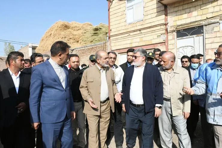 وزیر کشور: آواربرداری منازل زلزله‌زده خوی سریعاً به پایان برسد| ساخت منازل با بنیاد مسکن است| خدمات‌رسانی با قدرت ادامه یابد