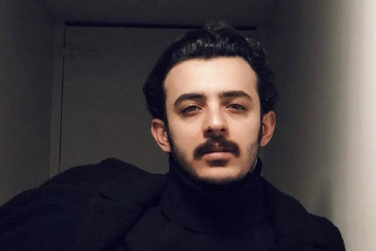 علی شادمان نمایشنامه «غروب مامان» را می‌خواند