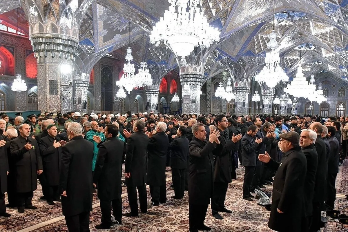 در سوگ خورشید کاظمین | زائران رضوی در روز شهادت حضرت موسی بن جعفر (ع) عزاداری کردند