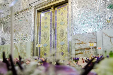 گزارش تصویری | گل آرایی ضریح مطهر حضرت معصومه(س) در قم