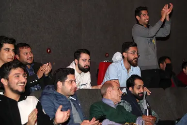 تماشای فوتبال ایران و قطر در سینماهای مشهد
