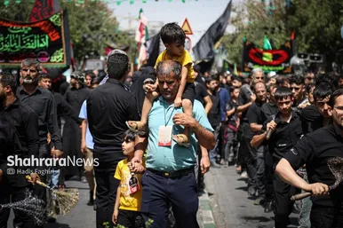 سوگواری دسته های عزاداری در خیابان های منتهی به حرم مطهر رضوی در دهه آخر صفر