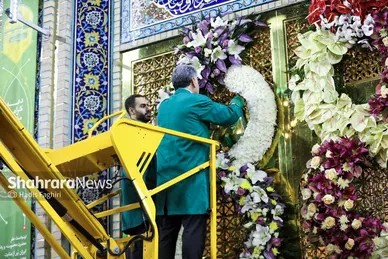 گزارش تصویری | گل‌آرایی حرم مطهر رضوی به‌مناسبت سالروز میلاد امام‌رضا(ع)