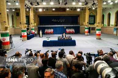 عکس‌هایی از حضور رهبر معظم انقلاب در شعبه اخذ رأی چهاردهمین انتخابات ریاست‌جمهوری