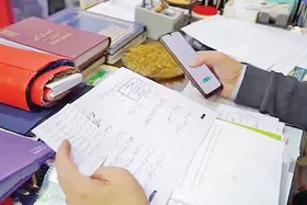 روایت نامه&zwnj;هایی که مردم برای امام رضا(ع) می&zwnj;نویسند و داخل ضریح می&zwnj;اندازند
