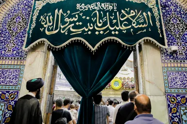 گزارش تصویری | گل آرایی ضریح مطهر حضرت معصومه(س) در قم