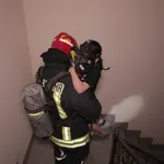 آتش سوزی یک مجتمع مسکونی در شهرک طالقانی مشهد مهار شد | نجات ۱۰ نفر از میان دود و آتش + تصاویر