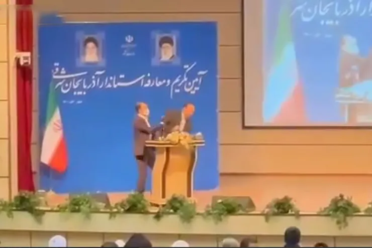 سیلی زدن به صورت استاندار جدید آذربایجان شرقی در مراسم معارفه + فیلم