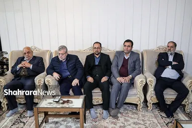 گزارش تصویری | دیدار شهردار مشهد با خانواده شهید غلامی از شهدای شهرداری در حمله اغتشاشگران