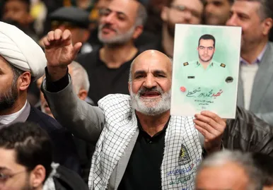 عکس‌هایی از دیدار جمعی از خانواده‌های شهدا با رهبر انقلاب به مناسبت سالگرد شهادت سردار سلیمانی (۱۲ دی ۱۴۰۳)