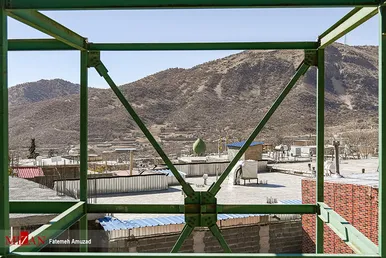 زندگی در سی سخت یک سال پس از زلزله
