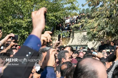 مراسم تشییع پیکر زنده‌یاد اکبر گلپایگانی در قطعه هنرمندان بهشت زهرا