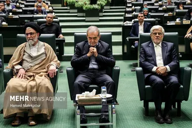 عکس‌هایی از رئیس جمهور در جلسات رای اعتماد وزرای پیشنهادی