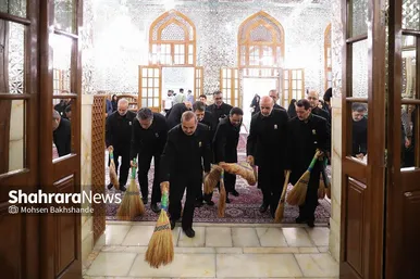 آیین جاروکشی حرم مطهر رضوی
