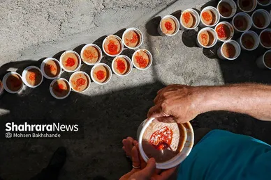 توزیع شله نذری همزمان با شهادت امام حسن عسکری(ع) در مشهد