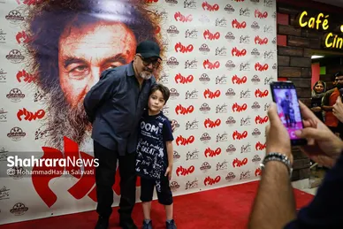 گزارش تصویری | نمایش مردمی فیلم «صددام» با حضور رضا عطاران در مشهد