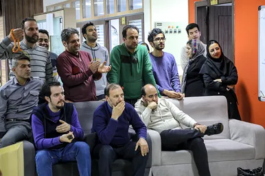 تماشای مسابقه فوتبال ایران و ژاپن در روزنامه شهرآرا